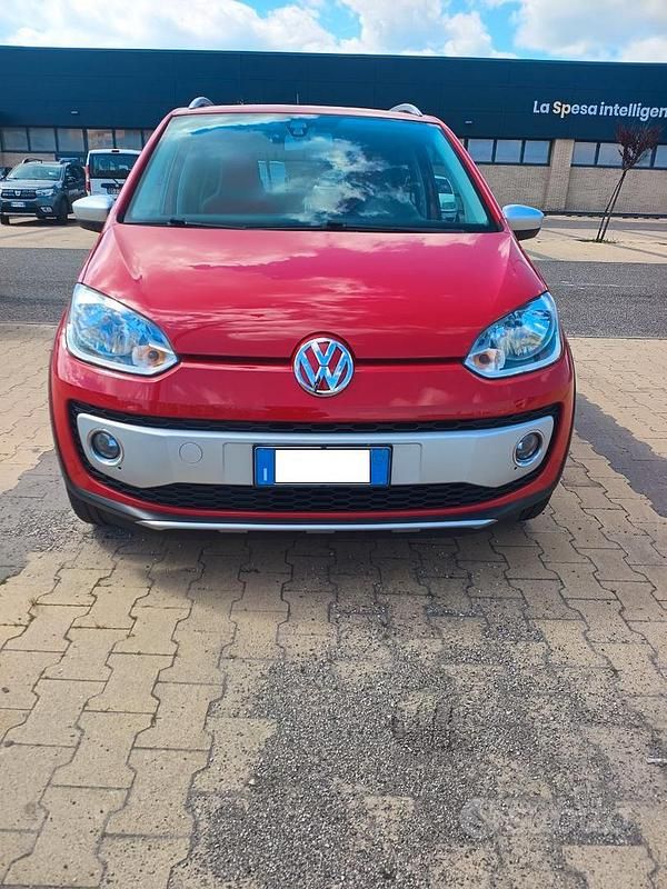 Usata VW cross up! 75 CV (55 kW) 2014 Rosso Utilitaria