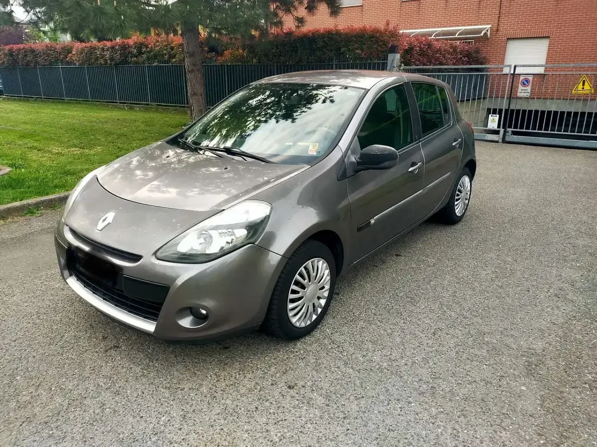 Usata Renault Clio II Dynamique 101 CV (74 kW) 2010 Other Berlina