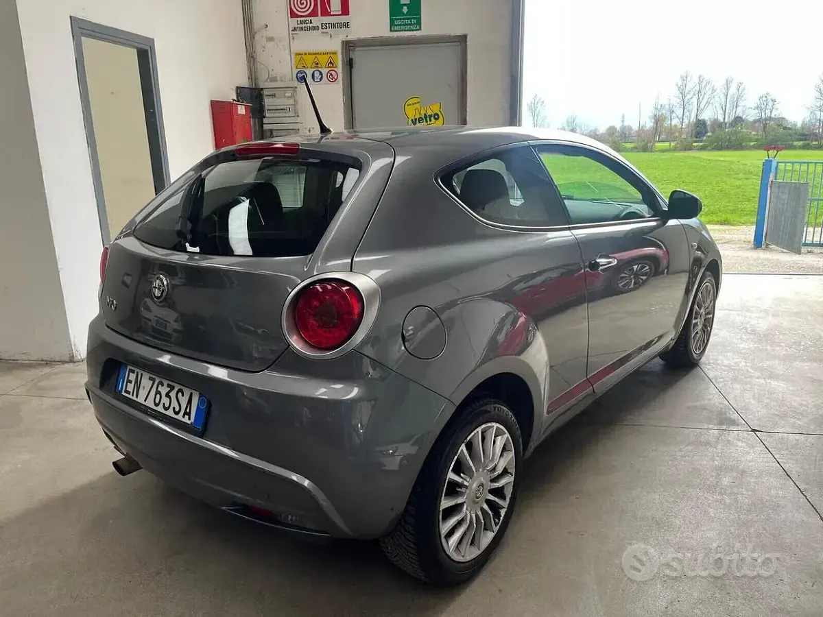 Second-hand Alfa Romeo MiTo Distinctive 78 CP (57 kW) 2012 Albastru Hatchback
