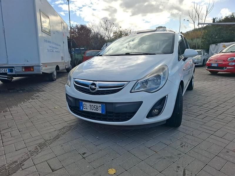 Usata Opel Corsa 95 CV (69 kW) 2011 Bianco Berlina