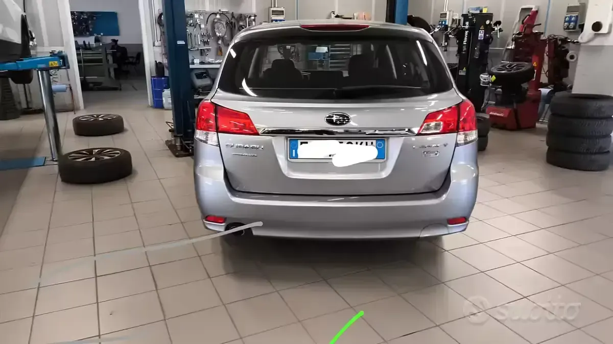 Usata Subaru Legacy 150 CV (110 kW) 2011 Grigio Station wagon