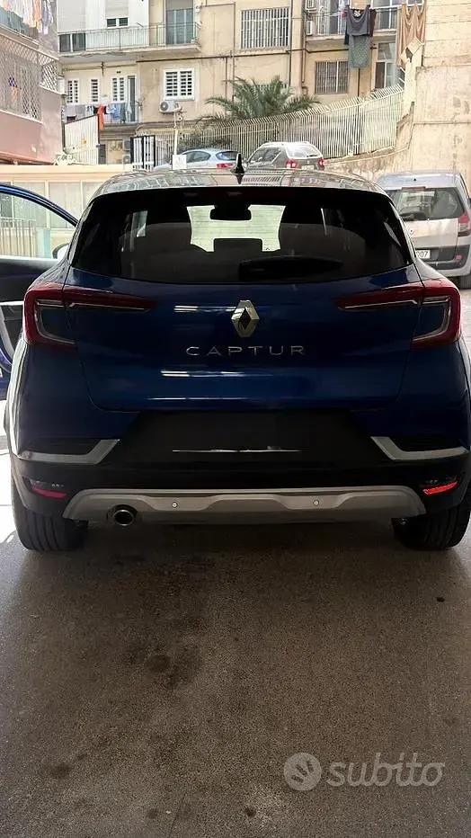 Usata Renault Captur Intens 91 CV (66 kW) 2021 Bluazzurro SUV