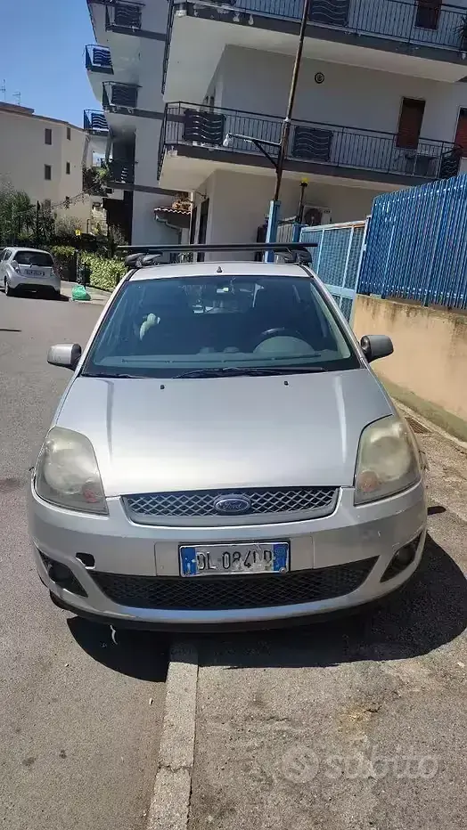 Usata Ford Fiesta 68 CV (50 kW) 2007 Grigio Utilitaria