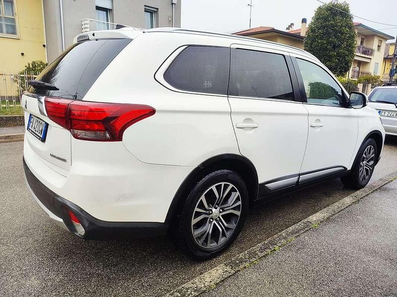 Usata Mitsubishi Outlander 150 CV (110 kW) 2015 Bianco SUV