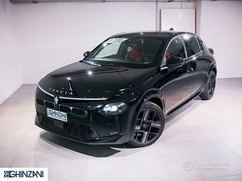 Nuova Lancia Ypsilon 2025 Nero Utilitaria