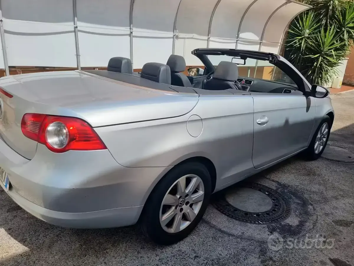 Usata VW Eos 122 CV (89 kW) 2010 Grigio Cabrio