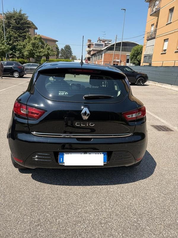 Second-hand Renault Clio IV 75 CP (55 kW) 2017 Negru Berlinǎ
