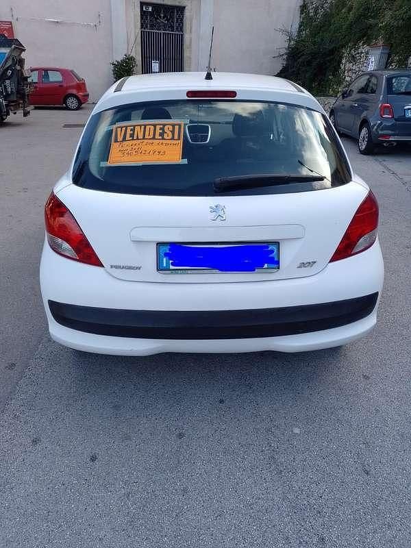 Usata Peugeot 207 Access 68 CV (50 kW) 2011 Berlina