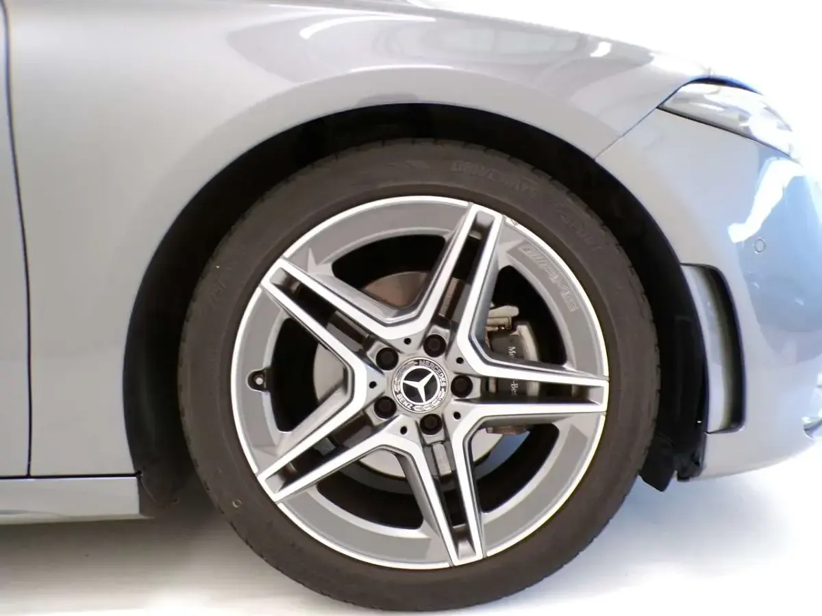 Usata Mercedes A180 Premium 116 CV (85 kW) 2020 Grigio montagna Berlina
