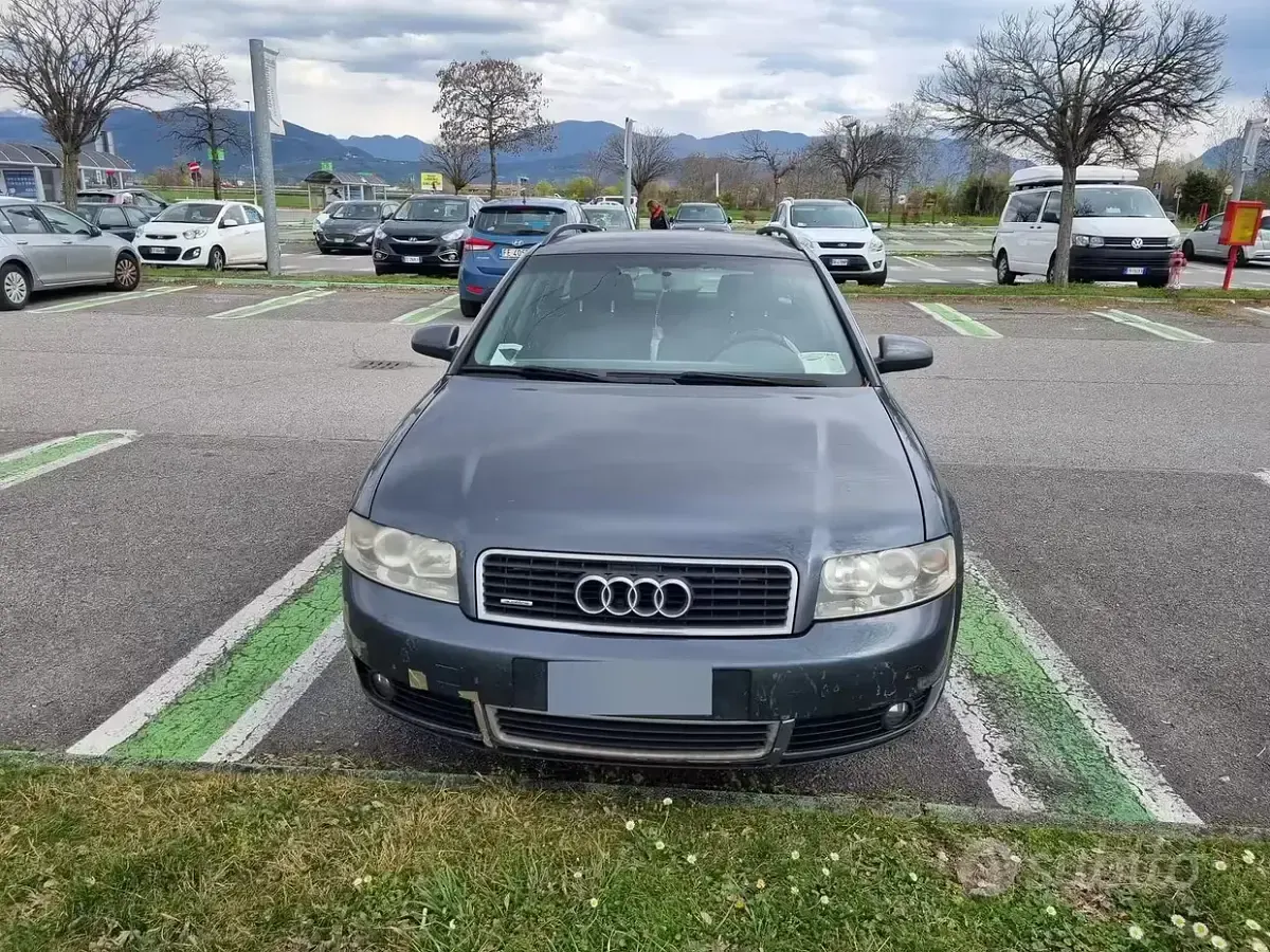 Usata Audi A4 130 CV (95 kW) 2004 Grigio Station wagon