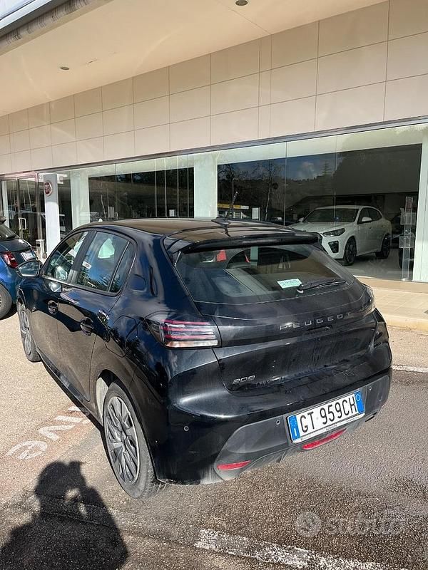 Usata Peugeot 208 75 CV (55 kW) 2025 Nero Utilitaria