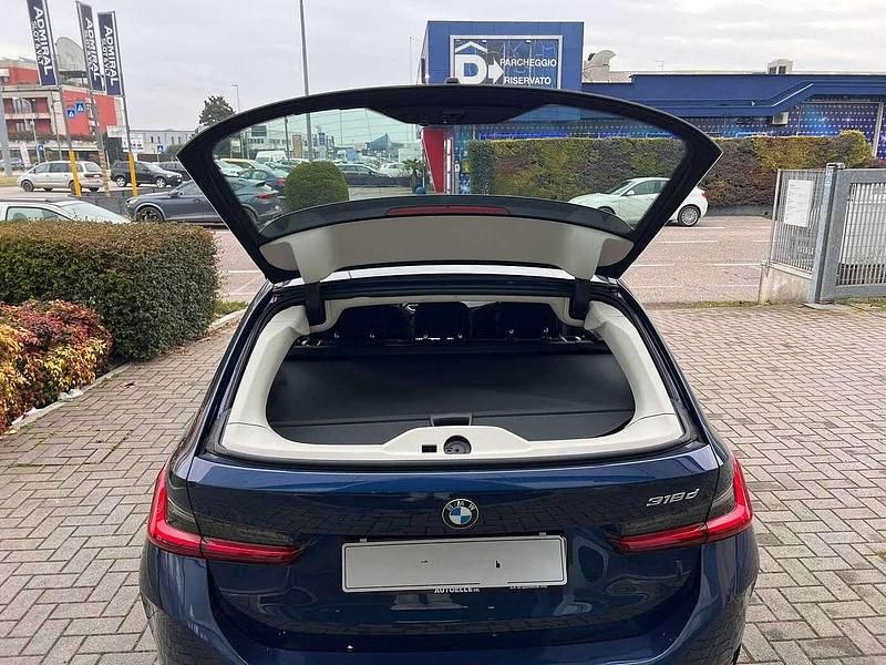 Usata BMW 318 150 CV (110 kW) 2023 Blu/azzurro Station wagon