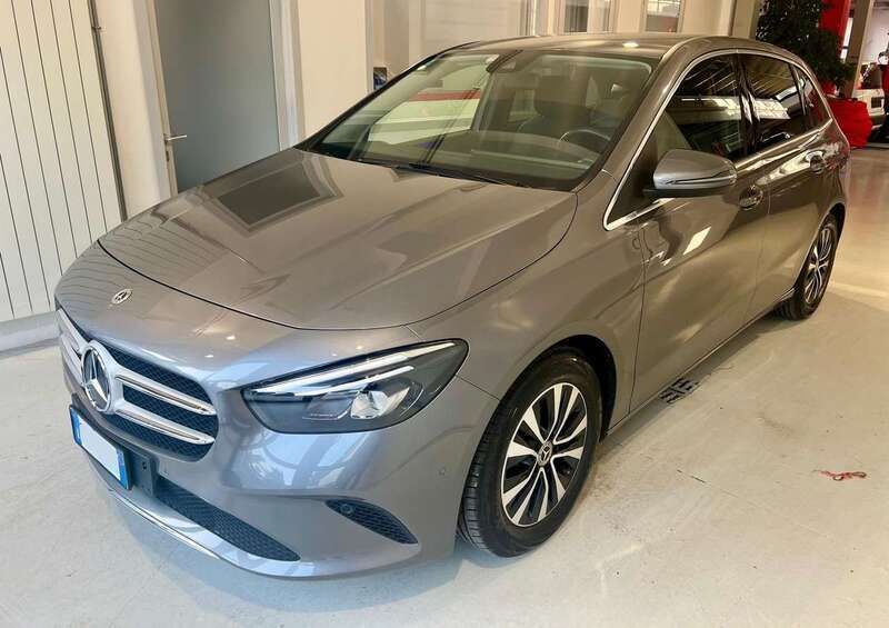 Grigio Usata 2021 Mercedes B180 Monovolume | 27.900 € (Cara) - Immagine 1/4