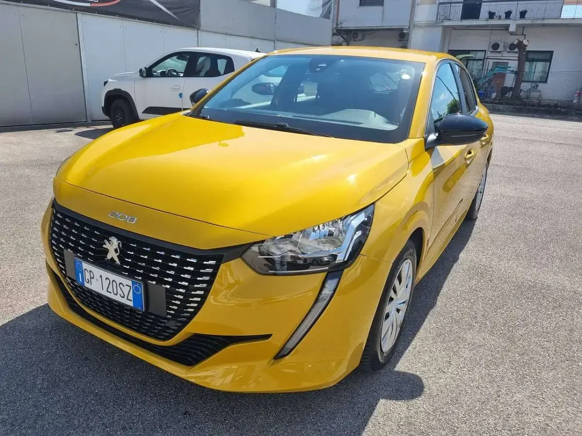 Usata Peugeot 208 Active 75 CV (55 kW) 2023 Giallo Utilitaria