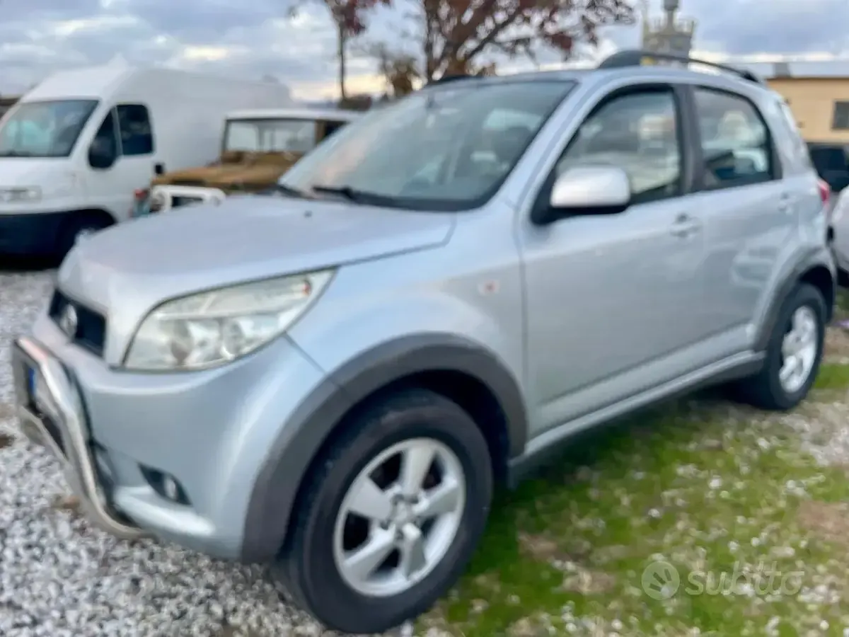 Usata Daihatsu Terios 105 CV (77 kW) 2007 Grigio SUV