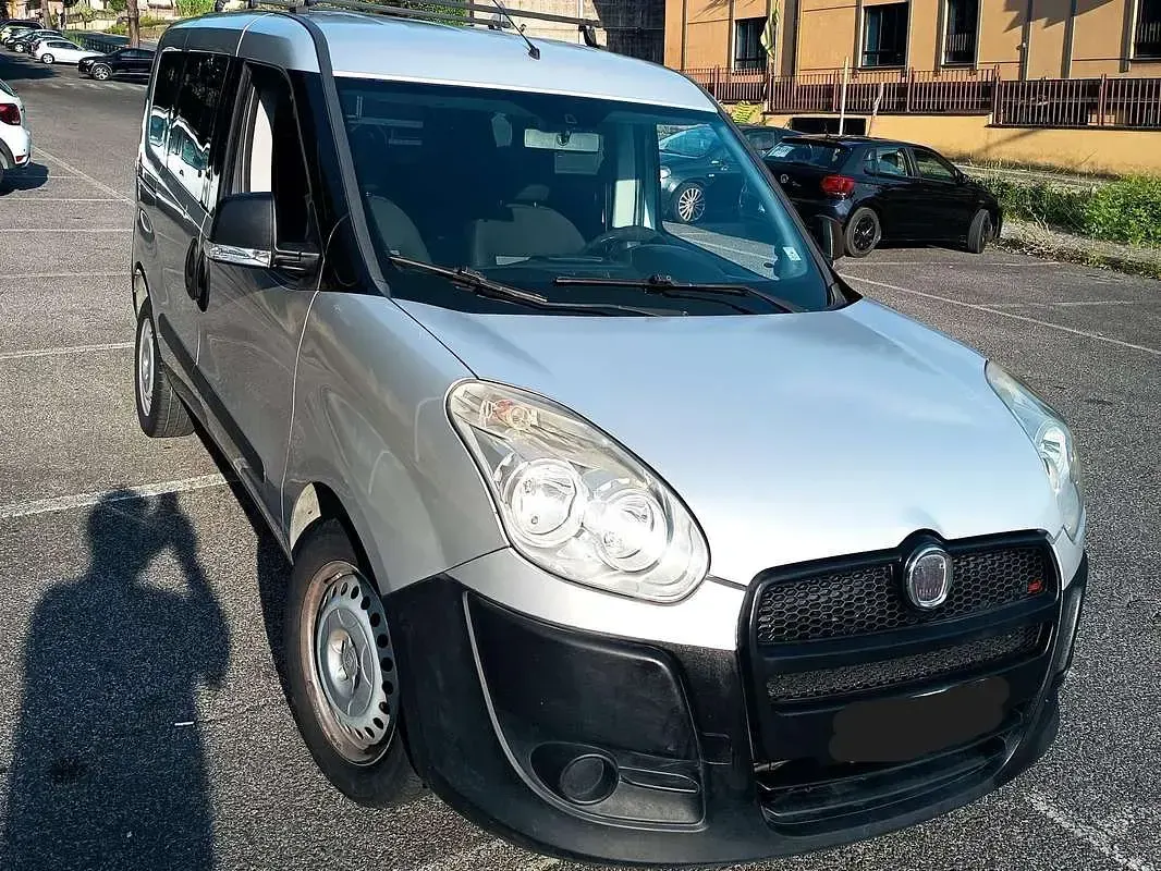 Usata Fiat Doblò Dynamic 90 CV (66 kW) 2011 Argento Monovolume