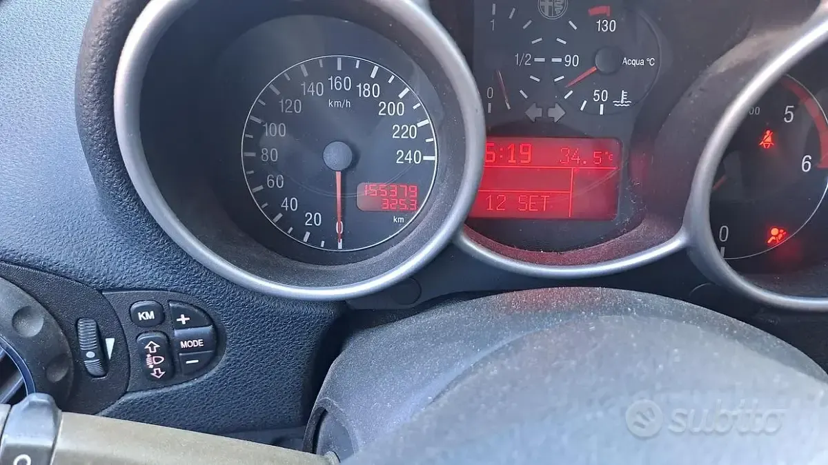 Usata Alfa Romeo 147 101 CV (74 kW) 2004 Nero Utilitaria