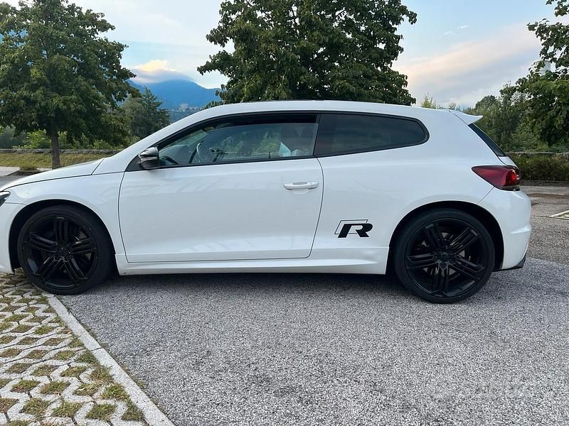 Begagnad VW Scirocco R 265 HK (194 kW) 2012 Vit Sportkupé