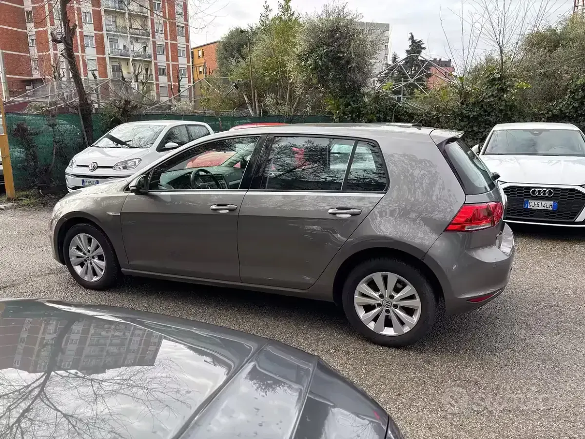Second-hand VW Golf VII 110 CP (80 kW) 2016 Gri Berlinǎ