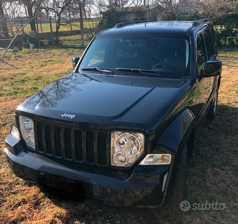 Usata Jeep Cherokee Sport 200 CV (147 kW) 2012 SUV