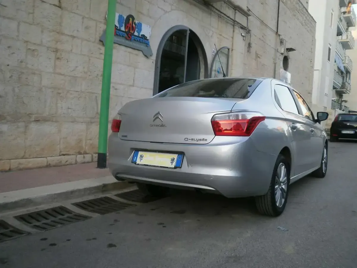Usata Citroën C-Elysee I Exclusive 99 CV (72 kW) 2016 Girgio argento metallizzato Berlina