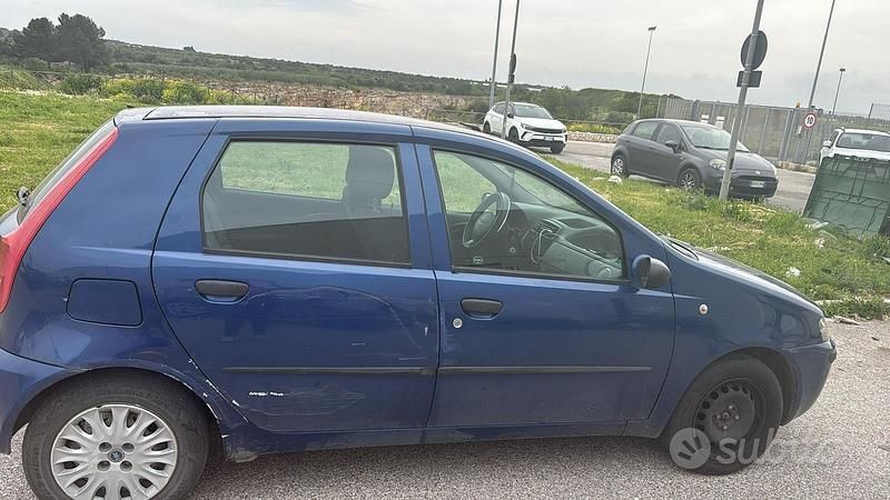 Usata Fiat Punto 2001 Blu Utilitaria