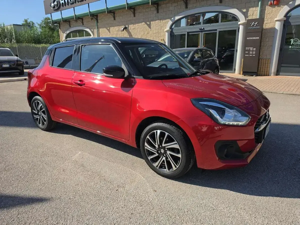 Usata Suzuki Swift 83 CV (61 kW) 2023 Rosso Utilitaria