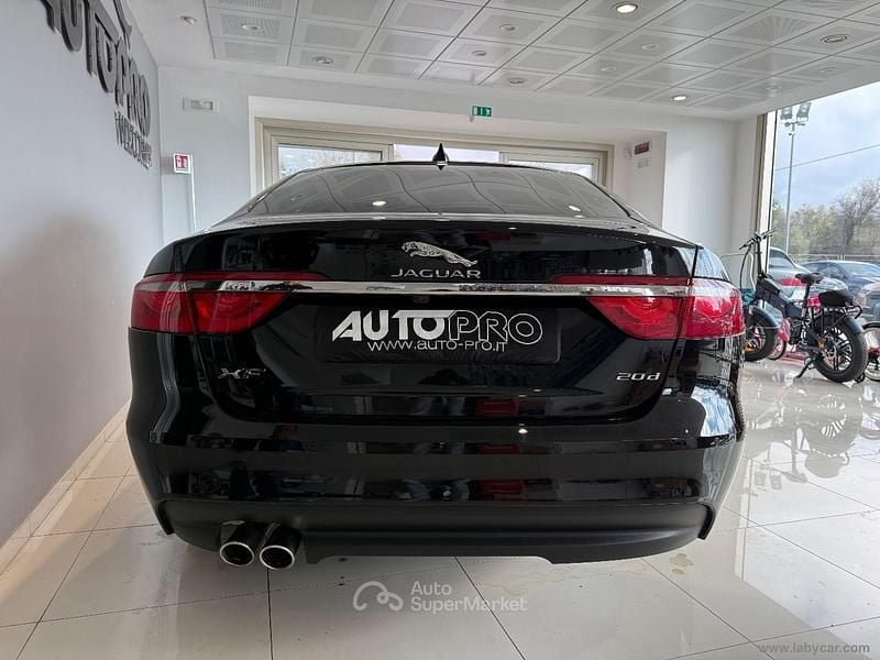 Usata Jaguar XF Pure 179 CV (131 kW) 2016 Nero Berlina