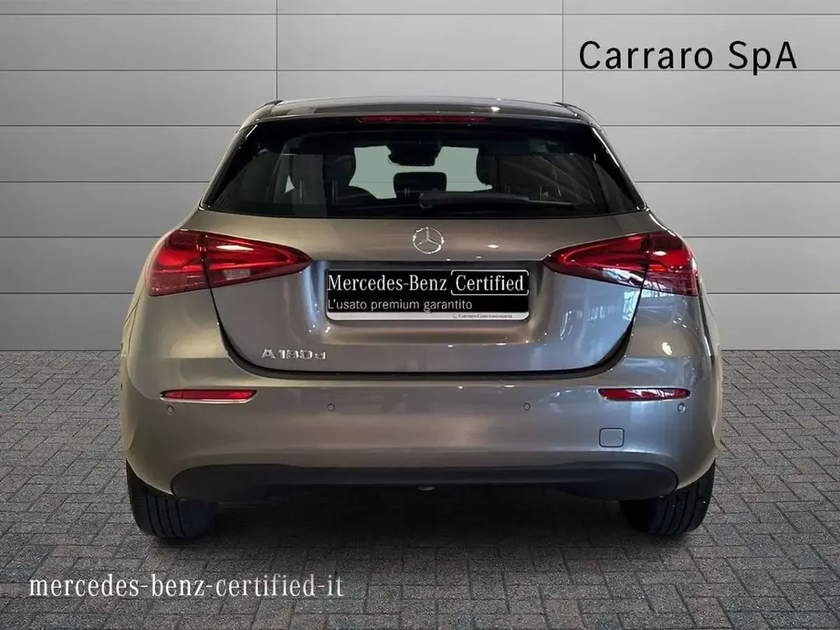 Usata Mercedes A180 Advanced 116 CV (85 kW) 2023 Grigio montagna Berlina
