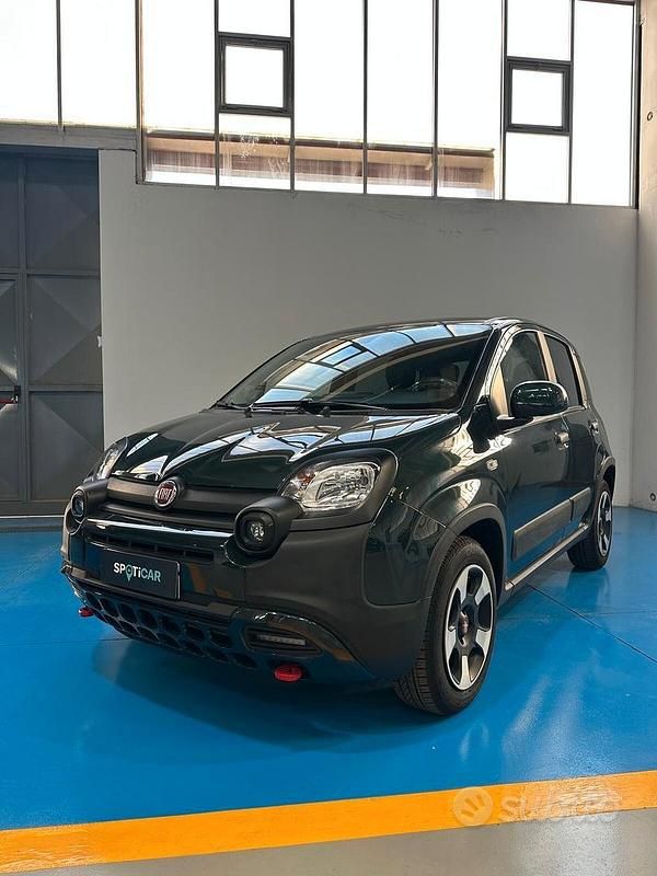 Verde Usata 2024 Fiat Panda Cross Cross Due volumi | 11.900 € (Ottimo prezzo) - Immagine 1/4
