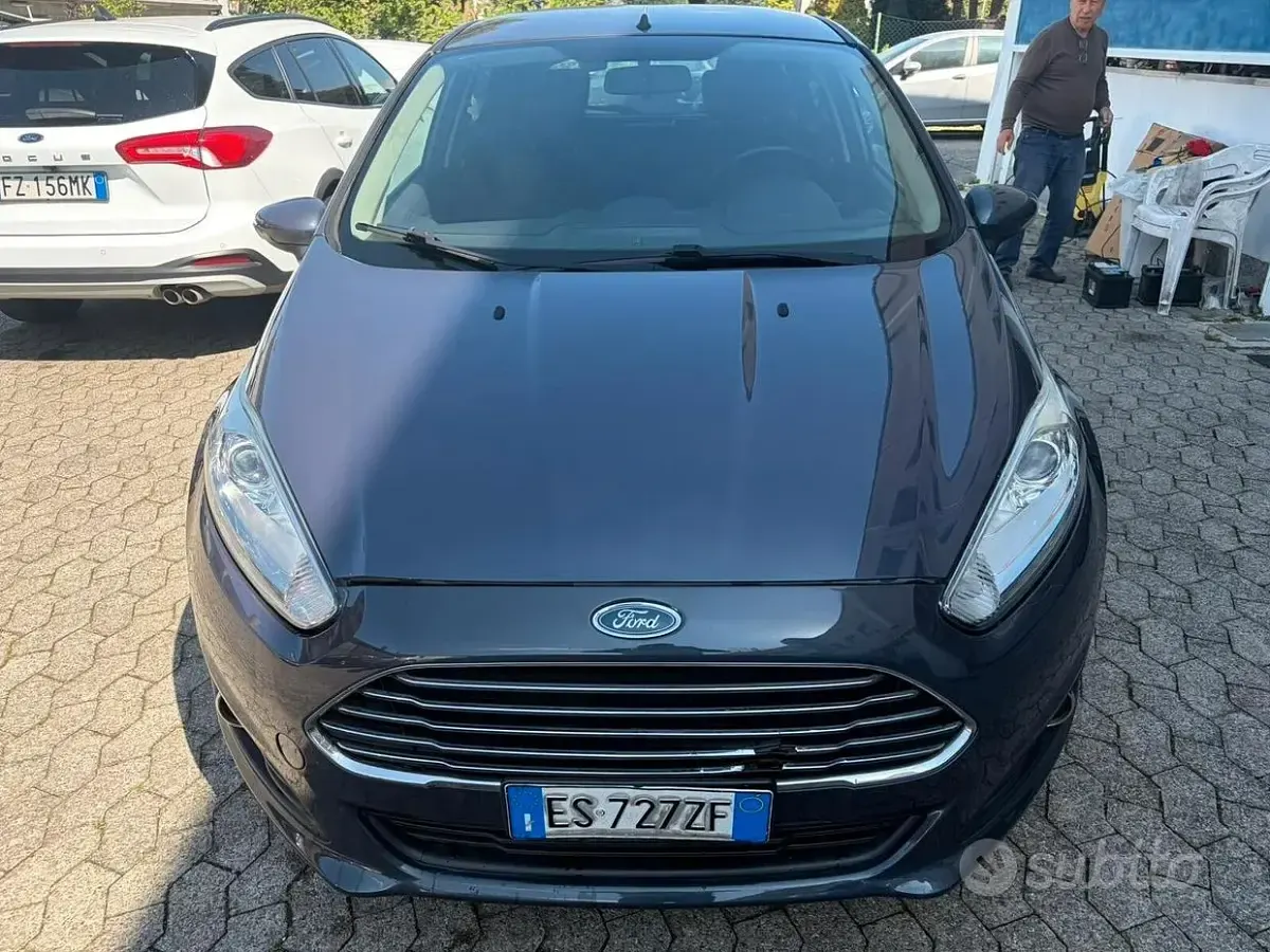 Begagnad Ford Fiesta Business Edition 97 HK (71 kW) 2013 Grå Halvkombi