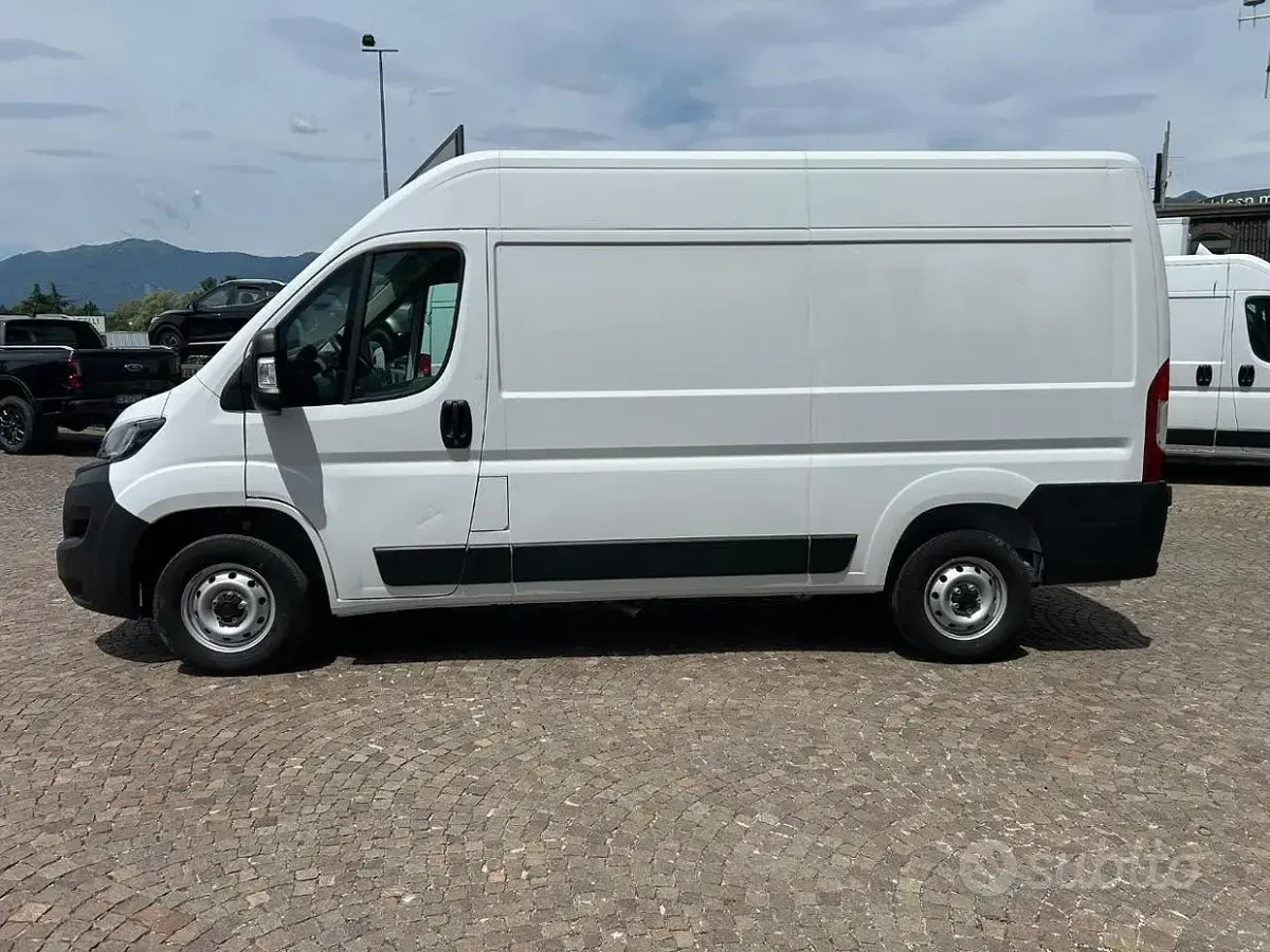 Usata Fiat Ducato S 140 CV (102 kW) 2023 Bianco pastello Furgone