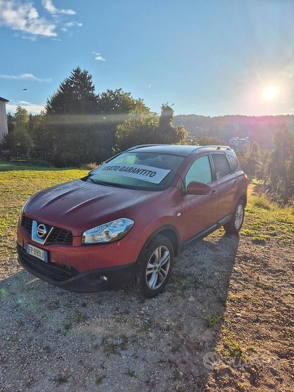 Rosso Usata 2013 Nissan Qashqai +2 Tekna SUV | 10.500 € (Buon prezzo) - Immagine 1/4