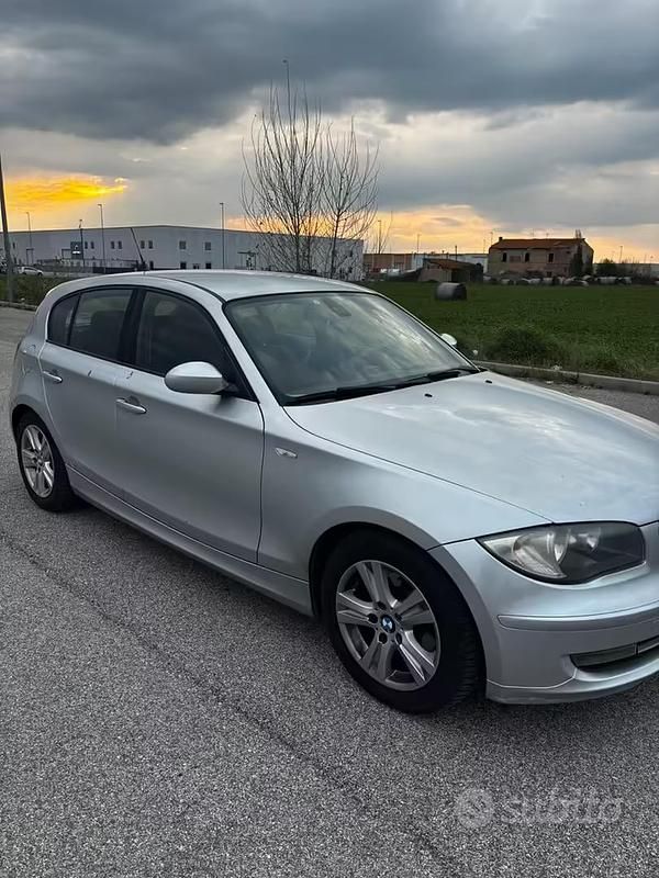 Usata BMW 118 143 CV (105 kW) 2008 Grigio Utilitaria