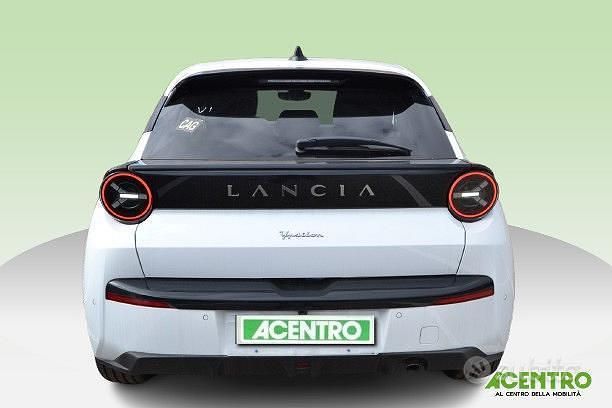 Usado Lancia Ypsilon 100 CV (73 kW) 2024 Blanco Utilitario