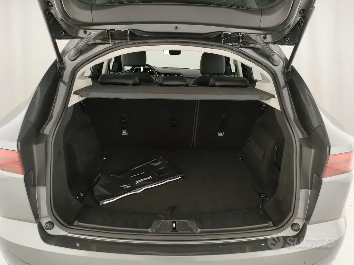 Usata Jaguar E-Pace SE 150 CV (110 kW) 2018 Grigio SUV