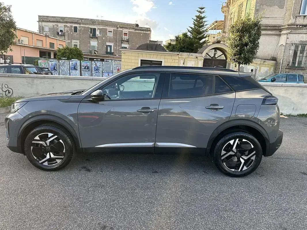 Usata Peugeot 2008 Allure 131 CV (96 kW) 2024 Grigio SUV