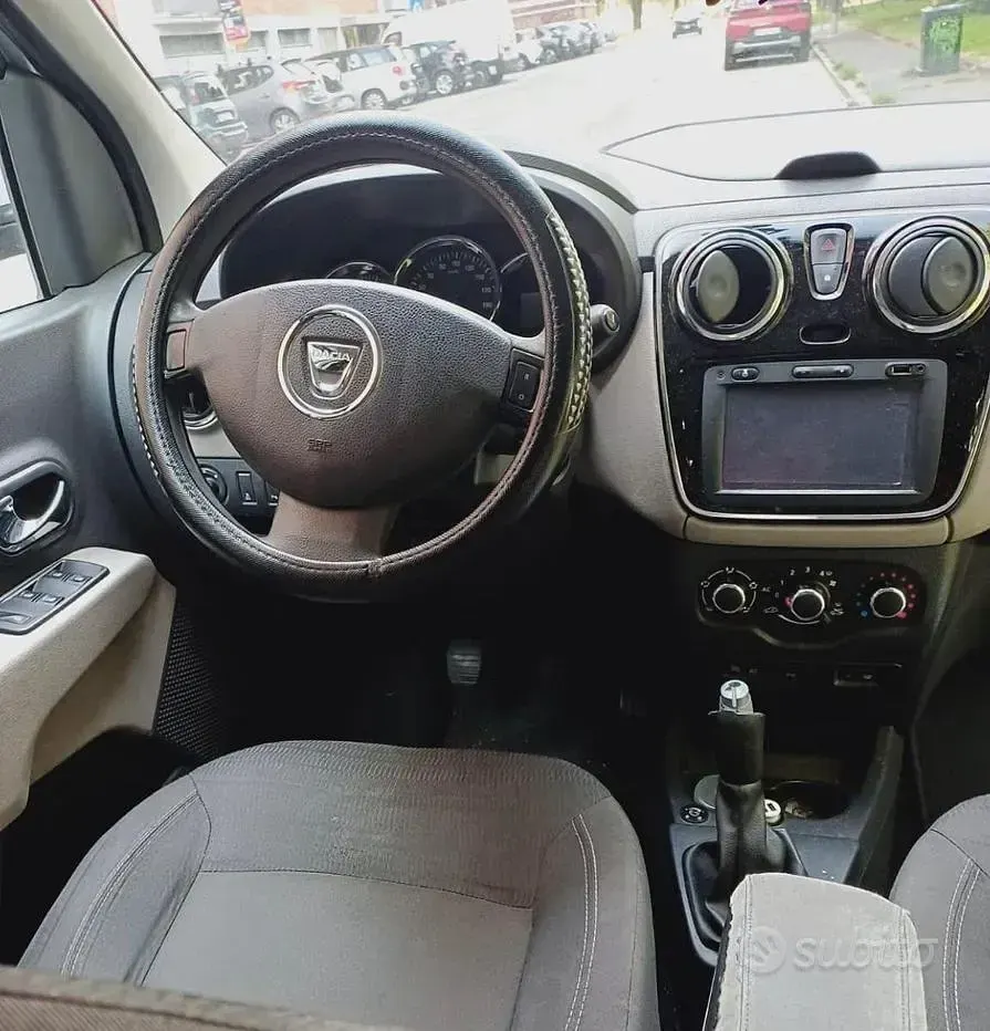 Usata Dacia Lodgy 82 CV (60 kW) 2014 Grigio Monovolume