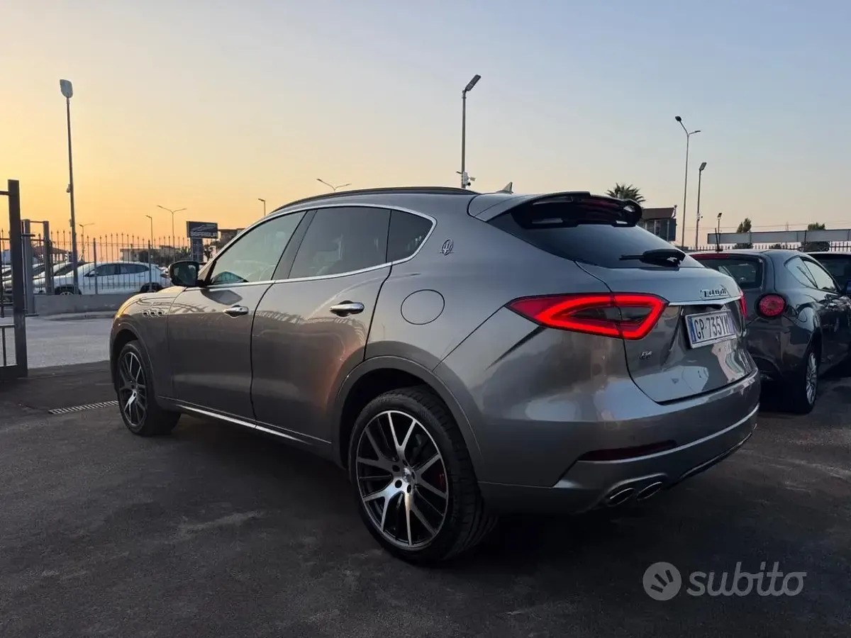 Usata Maserati Levante 275 CV (202 kW) 2018 Grigio SUV