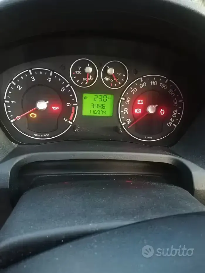 Usata Ford Fiesta 75 CV (55 kW) 2006 Viola Utilitaria