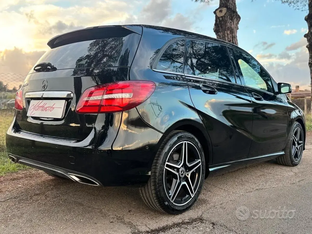 Usata Mercedes B200 Premium 136 CV (100 kW) 2017 Nero Utilitaria