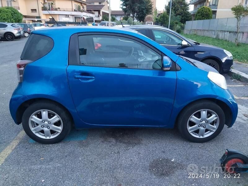 Usata Toyota iQ 98 CV (72 kW) 2010 Blu Utilitaria