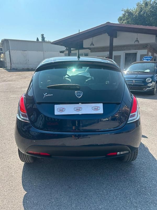 Usata Lancia Ypsilon Platinum 69 CV (50 kW) 2018 Blu Utilitaria
