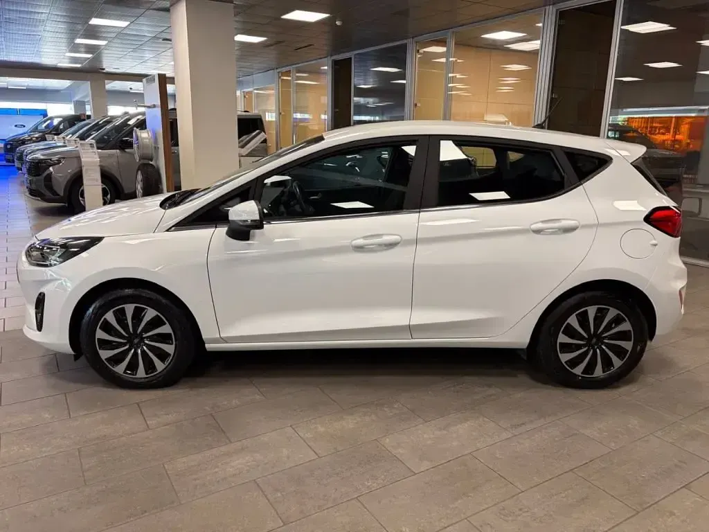 Usata Ford Fiesta Titanium 75 CV (55 kW) 2022 Bianco pastello Utilitaria