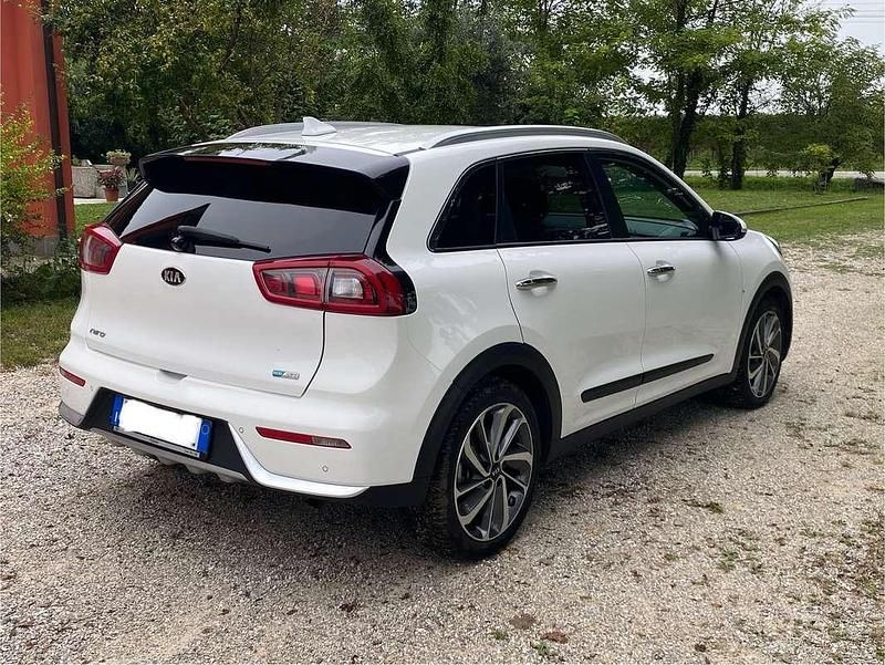 Usata Kia Niro Style 105 CV (77 kW) 2018 Bianco SUV