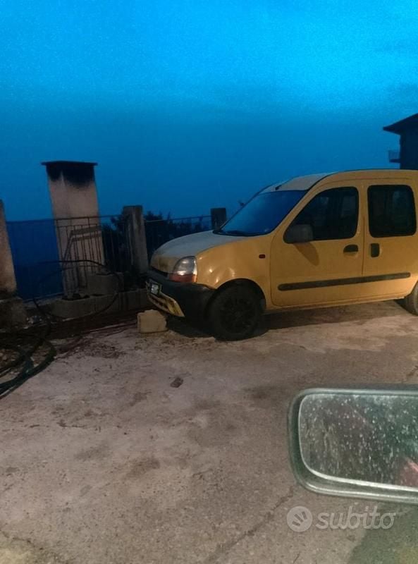 Usado Renault Kangoo 58 CV (42 kW) 2000 Monovolumen