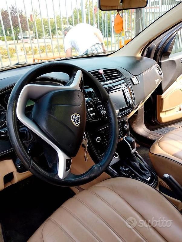 Grigio Usata 2010 Lancia Delta Due volumi | 5500 € (Buon prezzo) - Immagine 1/4