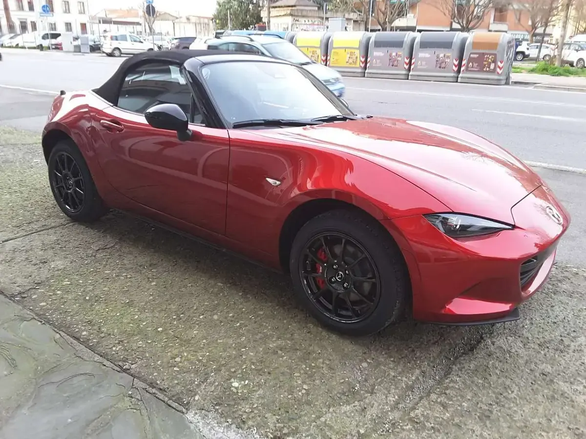 Nuova Mazda MX5 Homura-Line 132 CV (97 kW) 2026 Soul red crystal met Cabrio