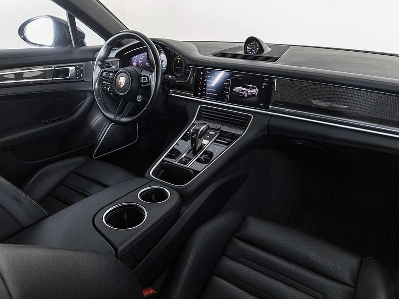 Usata Porsche Panamera 4 Platinum Edition 462 CV (339 kW) 2023 Verde aventurine metallizzato Berlina