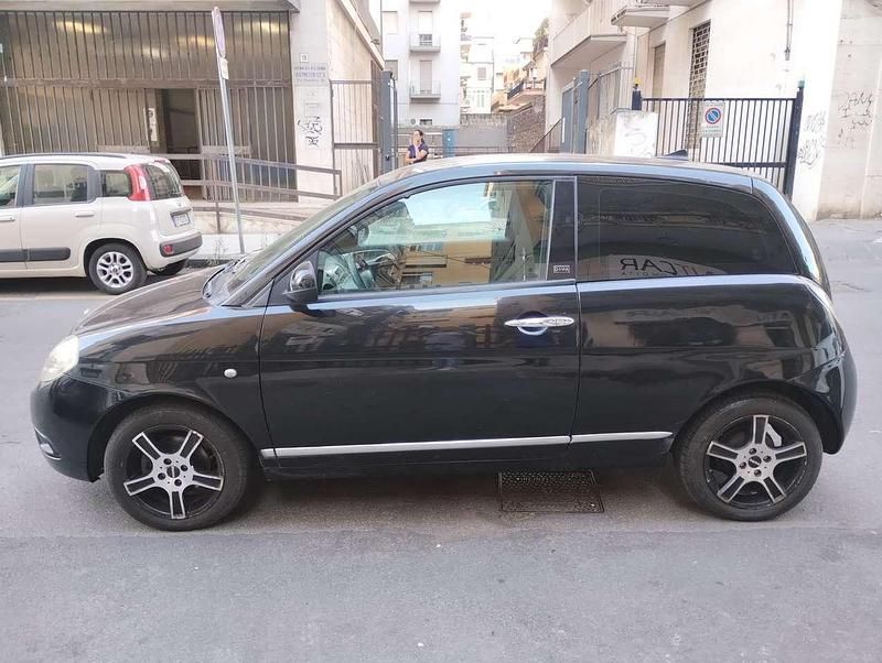 Usata Lancia Ypsilon 75 CV (55 kW) 2011 Nero Utilitaria